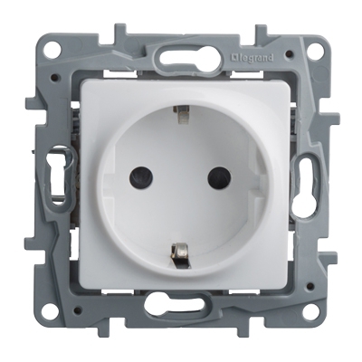 Розетка 2К+З со шторками - Niloe - белый