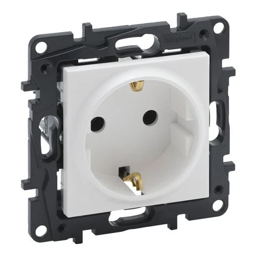 Розетка 2К+3 со шторками - Niloe Step - белый