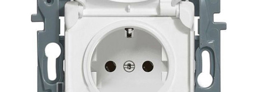 Розетка с откидной крышкой IP44 - Niloe - белый