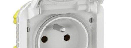 Розетка 2К+З фр. стандарт с безвинтовыми зажимами - Plexo IP55 - белый